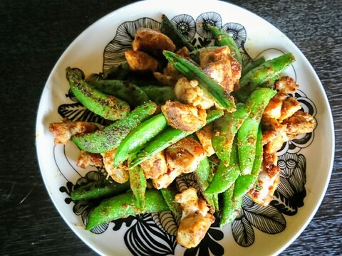 鳥ももとスナップえんどうのカレー炒め